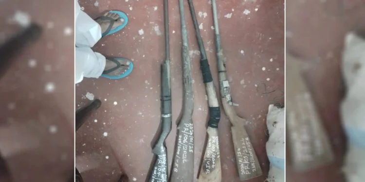 உள்ளூர் துப்பாக்கிகளுடன் நால்வர் அதிரடிப் படையினரால் கைது!