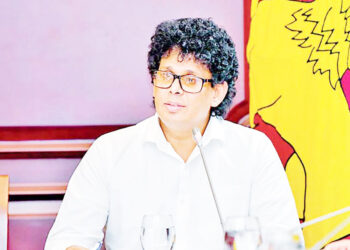 கல்வி மறுசீரமைப்புப் பணிகளில் இருந்து அரசாங்கம் பின்வாங்காது