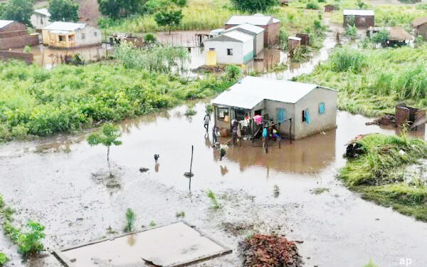 தென் ஆபிரிக்க நாடுகளில் கனமழை, வெள்ளப்பெருக்கு – 100க்கும் மேற்பட்டவர்கள் உயிரிழப்பு!