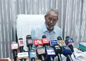 தமிழரசுக்குள் மூக்கை நுழைக்க வேண்டாமாம்