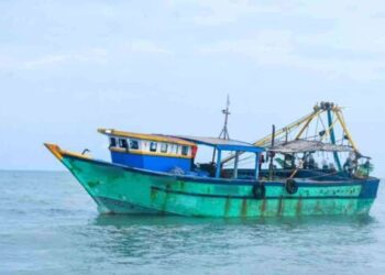 சட்டவிரோத மீன்பிடி : 11 இந்திய மீனவர்கள் கைது!