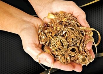 யாழ். பிரபல நகைக்கடையில் – 2 கிலோ தங்கம் திருடிய பெண் ஊழியர் கைது!