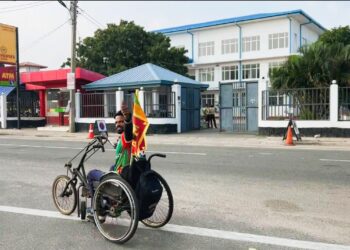 சக்கர நாற்காலியில் இலங்கை முழுவதும் – சுற்றுப்பயணத்தை ஆரம்பித்த இளைஞன்!