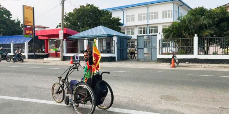 சக்கர நாற்காலியில் இலங்கை முழுவதும் – சுற்றுப்பயணத்தை ஆரம்பித்த இளைஞன்!