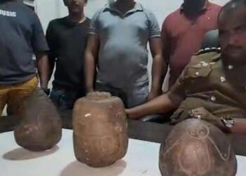 கருங்கல் பேழைகளுக்குள் விலைமதிப்பற்ற திரவம்