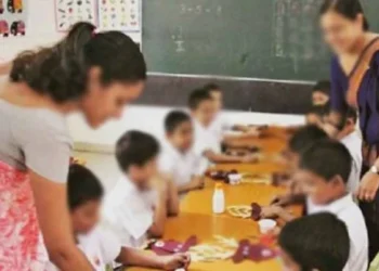 பாடசாலை உபகரணங்கள் இன்றி வரும் மாணவர்களை வேறுபடுத்திப் பார்க்காதீர்கள்!