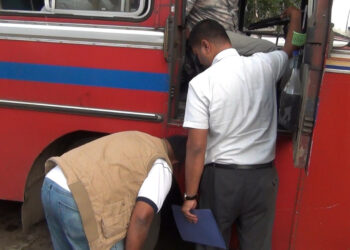 வாகனங்கள் திடீர் பரிசோதனை : இடைநிறுத்தப்பட்ட 12 வாகனங்கள்!