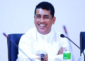 ஜோன்ஸ்டன் பெர்னாண்டோவும், அவரது மகனும் கைது செய்யப்பட்டனர்.