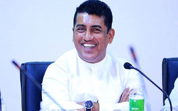 ஜோன்ஸ்டன் பெர்னாண்டோவும், அவரது மகனும் கைது செய்யப்பட்டனர்.