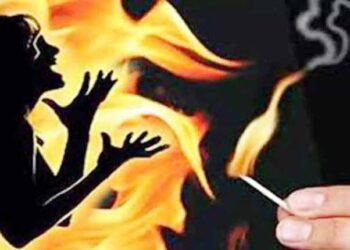 குற்றமற்றவள் என நிரூபித்துக் காட்டு – மனைவியை தீ குளிக்கத் தூண்டிய கணவன் கைது!