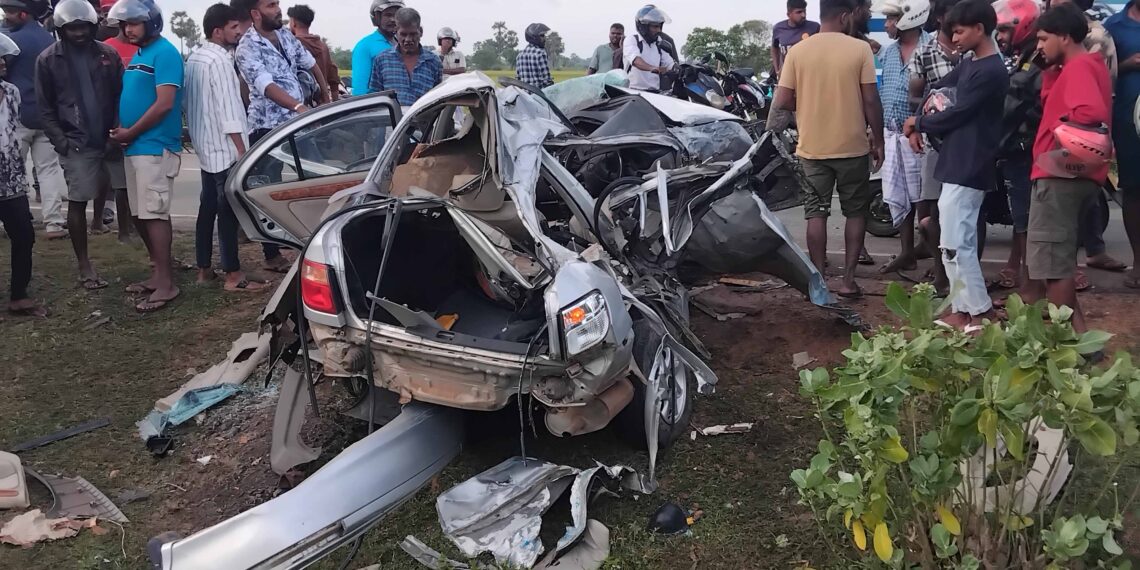 கிளிநொச்சியில் கோர விபத்து! நான்கு பேர் உயிரிழப்பு