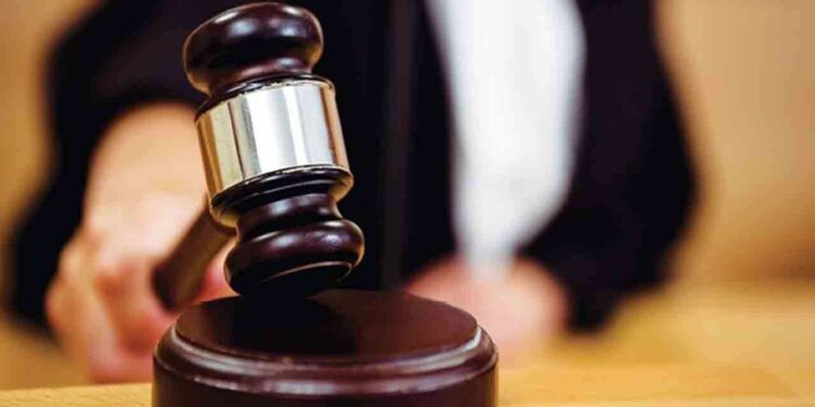 மகளிடம் தகாத முறையில் நடந்த தந்தைக்கு மறியல்!