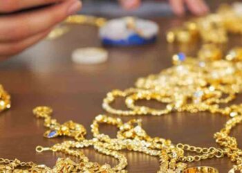 போலித் தங்க ஆபரணங்கள் விற்பனை : 4 பெண்கள் உட்பட ஐவர் கைது!