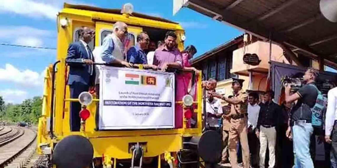 புயலால் சேதமடைந்த வடக்கு ரயில் பாதை புனரமைப்பு பணிகள் ஆரம்பம்