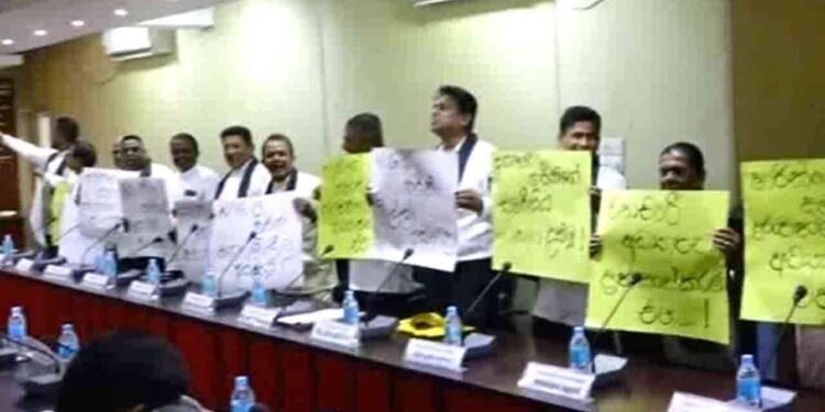 புதிய கல்விச் சீர்திருத்தங்களுக்கு எதிராக போராட்டம்!