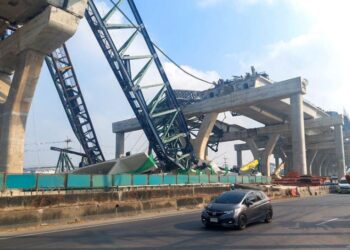 மீண்டுமொரு கிரேன் சரிந்து வீழ்ந்ததில் 2 பேர் பலி – தாய்லாந்து நெடுஞ்சாலை ‘மரண வீதியானது’