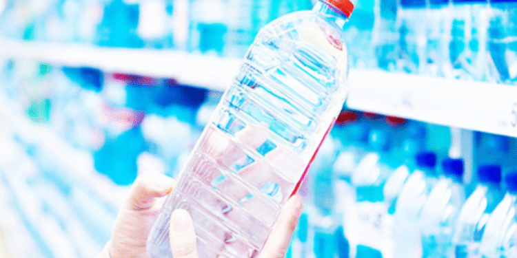 குடிநீர்ப் போத்தல் அதிக விலைக்கு விற்பனை- கடை உரிமையாளருக்கு 5,00,000 ரூபா அபராதம்