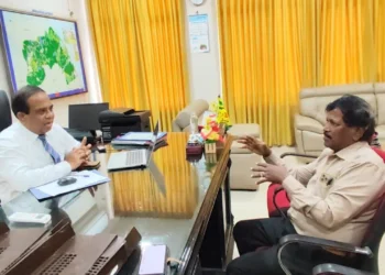 முல்லை. மாவட்ட செயலரை சந்தித்து காணிகளின் விபரங்கள் தொடர்பில் கேட்டறிந்த ரவிகரன் எம்.பி