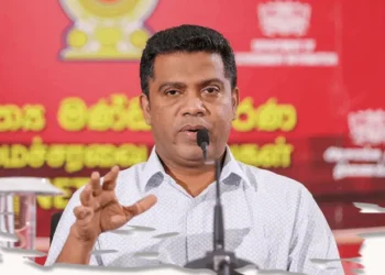 நம்பிக்கையில்லா பிரேரணையை எதிர்த்தால் – சிறீதரன் மீது ஏறிப் பாய்கிறார் தயாசிறி