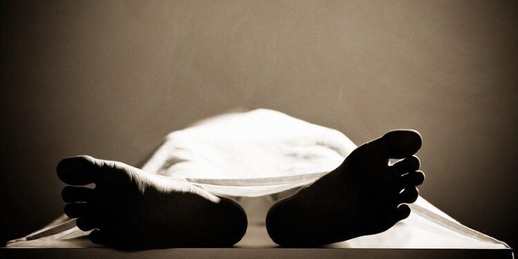 எரிந்த நிலையில் ஆசிரியரின் சடலம் மீட்பு!