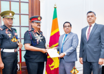 முப்படைகளிடமிருந்து ஒரு நாள் சம்பளம் : 372 மில்லியன் ரூபா அன்பளிப்பு