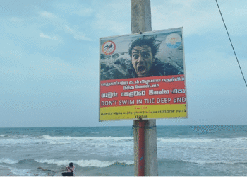 எச்சரிக்கையை மீறி தாளையடி ஆழ்கடலுக்குள் நீராடும் சுற்றுலாப் பயணிகள்!