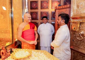 புத்தாண்டை முன்னிட்டு தலதா மாளிகையில் வழிபாட்டில் ஈடுபட்ட ஜனாதிபதி!