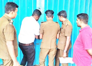 கிளிநொச்சி மாவட்டத்தில் – சுகாதார குறைபாடுகளுடன் இயங்கிய உணவகங்கள், வியாபார நிலையங்களுக்கு 4,30,000 ரூபா அபராதம்!