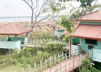 பயன்பாடற்று பராமரிப்பின்றிய நிலையில் வன்னேரிக்குளம் சுற்றுலா மையம்