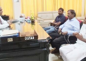 தமிழ் மக்களின் காணிகளை ஊடறுத்து யானைவேலி அமைக்கும் செயற்பாடு!