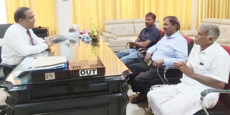 தமிழ் மக்களின் காணிகளை ஊடறுத்து யானைவேலி அமைக்கும் செயற்பாடு!