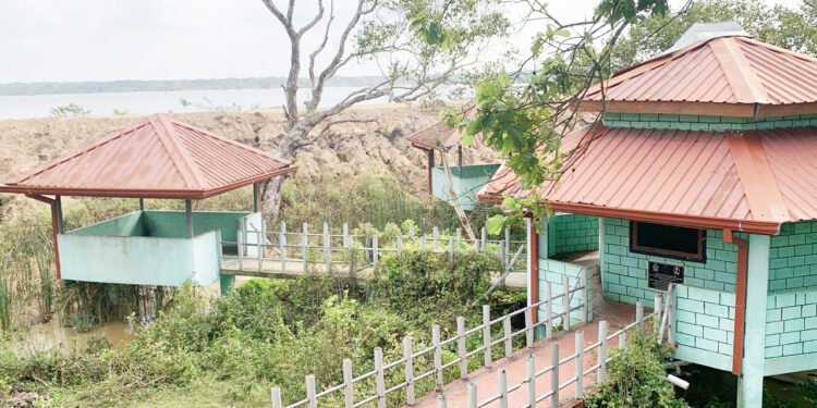 பயன்பாடற்று பராமரிப்பின்றிய நிலையில் வன்னேரிக்குளம் சுற்றுலா மையம்