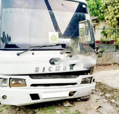 இ.மி.ச ஊழியர்களுடன் சென்ற பேருந்து விபத்து!