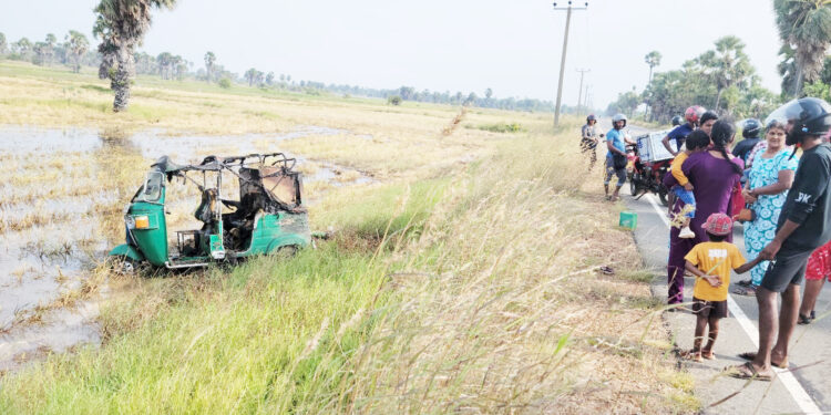 திடீரென தீப்பற்றி எரிந்த முச்சக்கர வண்டி!