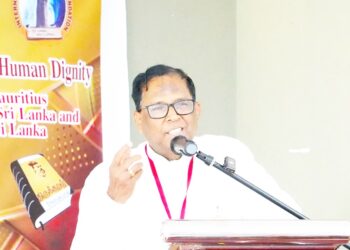 நியூட்டனின் மூன்றாம் விதியை பல நூற்றாண்டுக்கு முன்னரே திருக்குறளில் சொன்னவர் திருவள்ளுவர்!