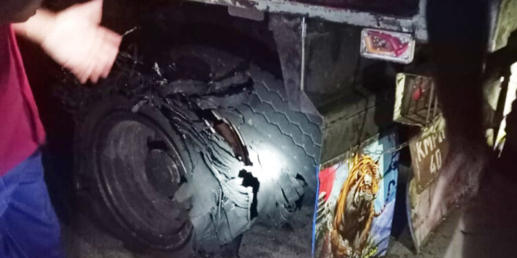 கிளியில் மணல் கடத்தல் : டிப்பர் மீது துப்பாக்கிச் சூடு