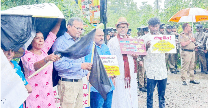 கொட்டும் மழைக்குள்ளும் – தையிட்டி விகாரைக்கு எதிராகப் போராட்டம்!