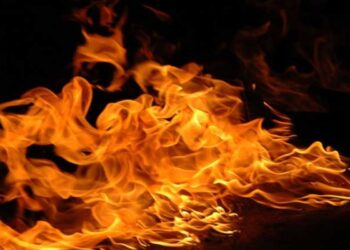 வீடொன்றில் தீப்பரவல் : குழந்தை உட்பட மூவர் பலத்த காயம்!