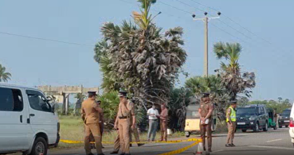 யாழில் பொலிஸாரின் துப்பாக்கிச் சூட்டிற்கு இலக்காகி 17 வயது இளைஞன் பலி!