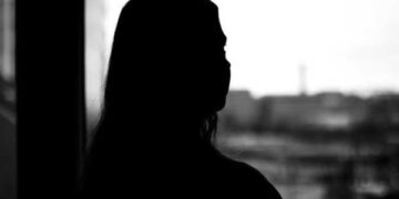 பெண் வழங்கிய அதிர்ச்சித் தகவல் : சுற்றிவளைப்பில் சிக்கிய துப்பாக்கி, போதைப்பொருள்