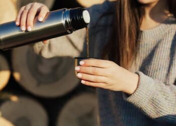 காதலனுக்கு போதை கலந்த தேநீர் கொடுத்த காதலி கைது!