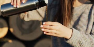 காதலனுக்கு போதை கலந்த தேநீர் கொடுத்த காதலி கைது!