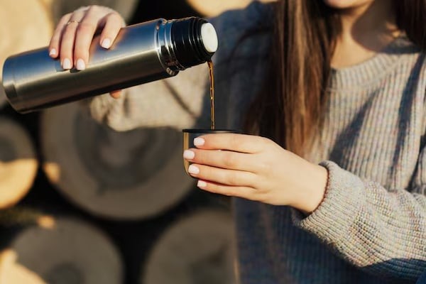 காதலனுக்கு போதை கலந்த தேநீர் கொடுத்த காதலி கைது!