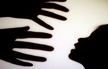 14 வயது மாணவி துஷ்பிரயோகம் : உறவினர் கைது – காதலன் தலைமறைவு!