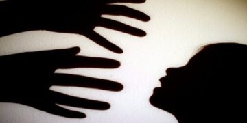 14 வயது மாணவி துஷ்பிரயோகம் : உறவினர் கைது – காதலன் தலைமறைவு!