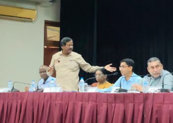 வவுனியா அபிவிருத்தி குழுக் கூட்டத்தில் தனிச் சிங்களம்!