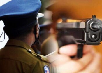 கட்டளையை மீறிச் சென்ற லொறி மீது – பொலிஸார் துப்பாக்கிப் பிரயோகம்!