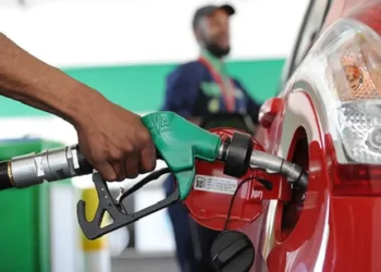 வார இறுதி நாட்களில் காலியாகும் பெற்றோல் – நுகர்வோர் கடும் சிரமம்!