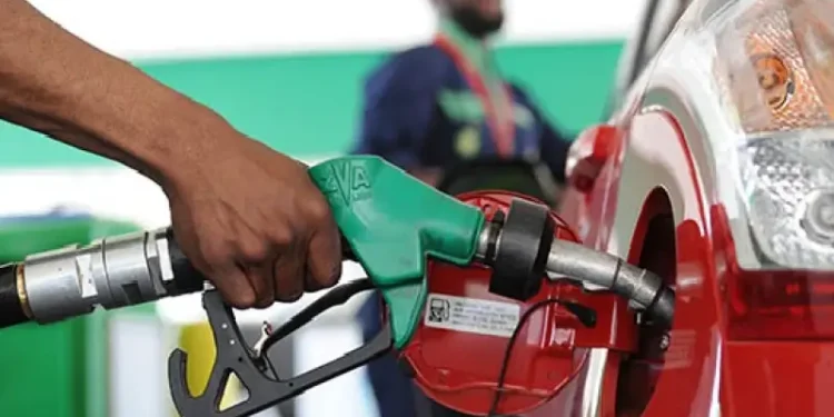 வார இறுதி நாட்களில் காலியாகும் பெற்றோல் – நுகர்வோர் கடும் சிரமம்!