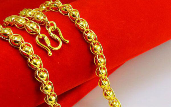 குளிர்பானம் அருந்தக் கொடுத்து – நகை கொள்ளை!